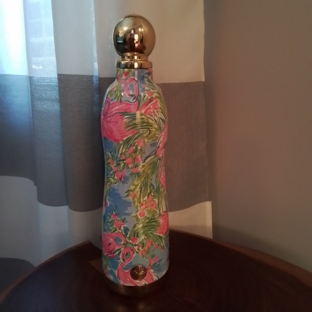 Lilly Pulitzer Squeeze The Day Water Bottle In Floridita Flamingo Print - Picture 2 of 11
